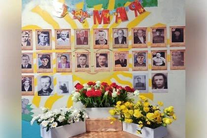 В учебных заведениях Макеевки стартовала акция «Стена Памяти» В школах и других образовательных учреждениях города созданы специальные стенды, на которые работники и учащиеся могут разместить фотографии своих родственников - ветеранов Великой Отечественной войны. Об этом сообщили в администрации города. Эта акция стала ярким примером того, как молодое поколение чтит память предков и стремится сохранить правду о тех страшных событиях, ведь каждая фотография - это история человека, внесшего свой вклад в Победу, - отмечают в администрации города.