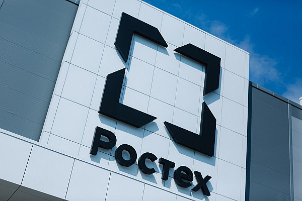 Ростех: иностранные авиастроители вряд ли смогут вернуться на российский рынок  Иностранные авиастроители вряд ли смогут вернуться на российский рынок, заявили в Ростехе. Об этом сообщает AVIA.RU со ссылкой на данные госкорпорации.  «Мы не до конца понимаем, что здесь обсуждать. На данный момент в Россию не поставляется ни Boeing, ни Airbus, ни другие марки иностранных воздушных судов. Есть российский авиапром и новые отечественные суда – МС-21 и Superjet-100, поставки которых ожидаются со следующего года – это будущее российской гражданской авиации», – сказали в Госкорпорации, комментируя предложение обязать российские авиакомпании покупать отечественные самолеты.  В Ростехе напомнили о задаче президента РФ обеспечить к 2030 году долю отечественных самолетов в авиакомпаниях не менее 50%. Это означает, что иностранные суда будут выбывать, а их место должны занимать российские лайнеры.  aviaru.net/n284270
