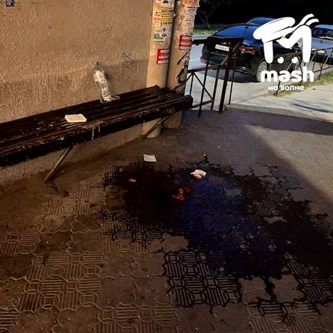 Мужчину избили на остановке в Севастополе. Он остался без зубов, с переломанным носом и повреждением глазницы. Это случилось на Колобова, напротив кафе "СуперТяж". Нападавших было трое, они сбежали. Полиция ищет.