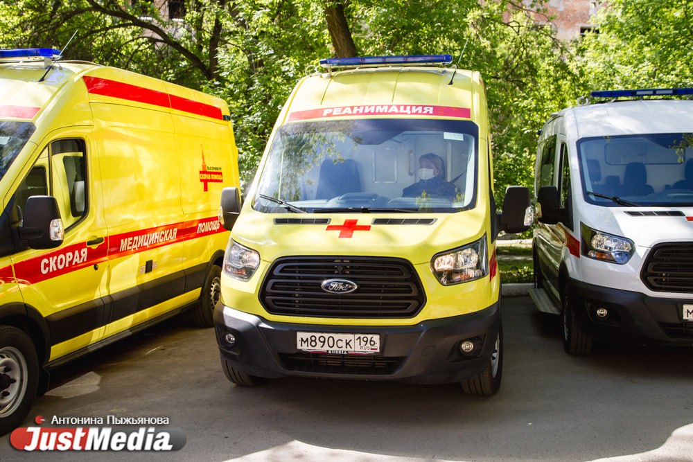 Екатеринбургские дети подхватили кишечную инфекцию в «Поезде здоровья». У подростков, ехавшив на поезде в Анапу, проявились симптомы кишечной инфекции. Всего заболело восемь по другим данным 13 детей. Их сняли с поезда в Воронежской области и поместили в стационар. Сейчас они уже готовятся к выписке, после чего поедут в лагерь на Черном море на дополнительном поезде. По предварительным данным, заболевшие не питались в вагоне-ресторане, а отравились домашней едой.