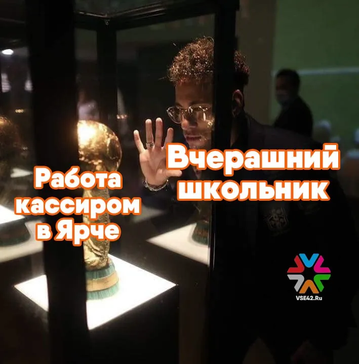 В Кузбассе назвали самую высокооплачиваемую должность в рознице Эксперты проанализировали кадровую ситуацию в сфере розничной торговли Кузбасса В первом квартале 2026 года ритейлеры по стране наняли 19 5 тыс сотрудников на 6 меньше чем год назад Пик пришелся на конец 2025 года почти 25 тыс человек что объясняется предновогодним ажиотажем Основной костяк новых кадров молодые люди от 18 до 30 лет 58 наймов Еще 30 это возрастная группа 31 45 лет При этом 72 новичков были трудоустроены в гигантских компаниях со штатом более 5 тысяч человек Аналитика подтверждает розница в Кузбассе остается женской территорией 77 резюме в этой сфере оставляют женщины 23 мужчины Самые активные претенденты на вакансии молодежь 19 30 лет 35 резюме Любопытно что 6 от общего числа желающих работать в магазинах приходится на старших школьников которые ищут первый профессиональный опыт При этом 31 соискателей вообще не имеют опыта в ритейле но отрасль охотно берет новичков А 32 кандидатов наоборот посвятили торговле 6 и более лет Самые популярные профессии продавец кассир администратор магазина директор магазина Аналитики сравнили сколько хотят получать соискатели в Кузбассе и сколько им реально готовы платить работодатели Лидер по зарплатным ожиданиям супервайзеры они рассчитывают на 87 5 тыс рублей Работодатели же готовы предложить им даже больше в среднем 90 1 тыс рублей Второе место директора магазинов хотят 78 8 тыс рублей а получают в среднем 77 тыс Третье место по желаниям заняли промоутеры 70 тыс рублей однако реальность сурова торговые точки предлагают им лишь 24 4 тыс рублей Подписаться на нас в MAX Подписаться на VSE42 Ru