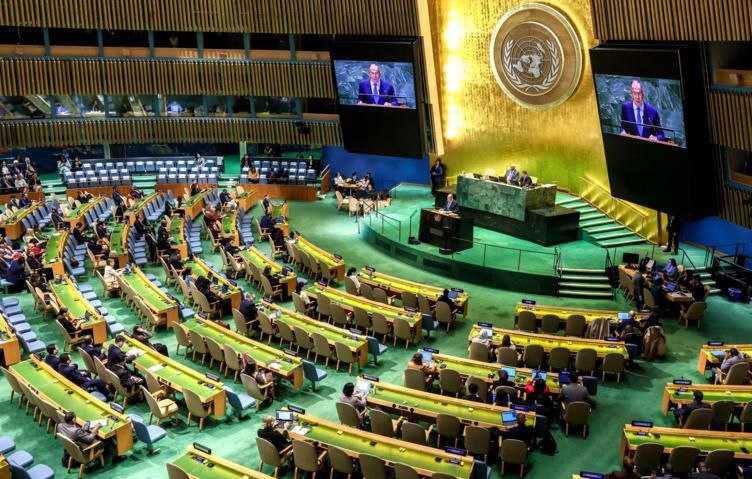 Генассамблея ООН по инициативе РФ приняла резолюцию о реформировании деятельности.  Документ рассчитан на повышение эффективности работы организации на фоне роста числа глобальных вызовов и усложняющейся финансовой ситуации. Также говорится о важности сохранения сбалансированного характера деятельности ООН на основе устава.  Россия инициировала документ, чтобы обеспечить «транспарентность реформенного процесса». В документе закреплена центральная роль стран-членов в принятии решений о трансформации работы организации. Подчеркивается, что реформы нужно обсуждать на уровне межправительственных органов, а не в «кулуарном формате».  Перед принятием резолюции Россия провела по ней переговоры, чтобы учесть предложения всех стран.