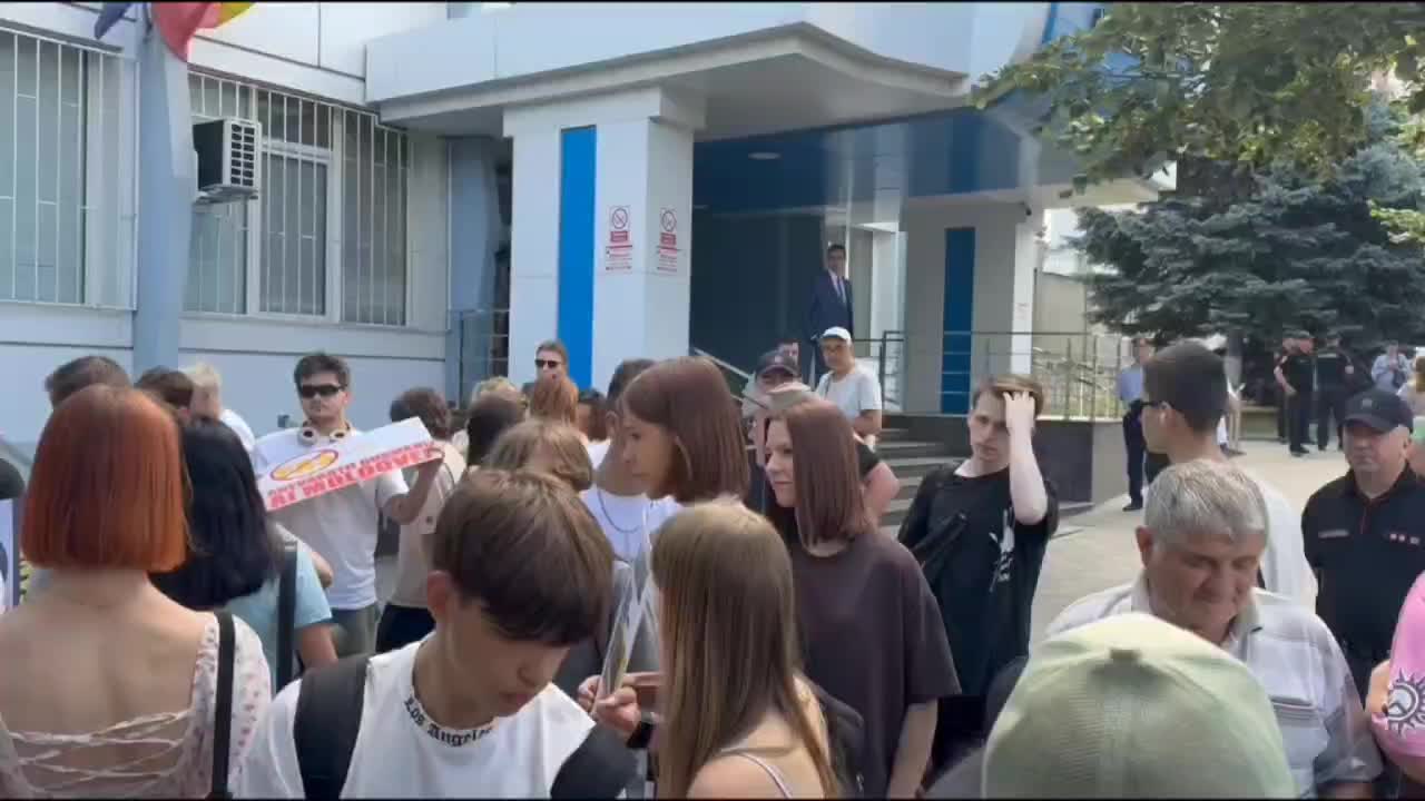 Сторонники башкана Гагаузии протестуют у суда в поддержку Гуцул и Попан