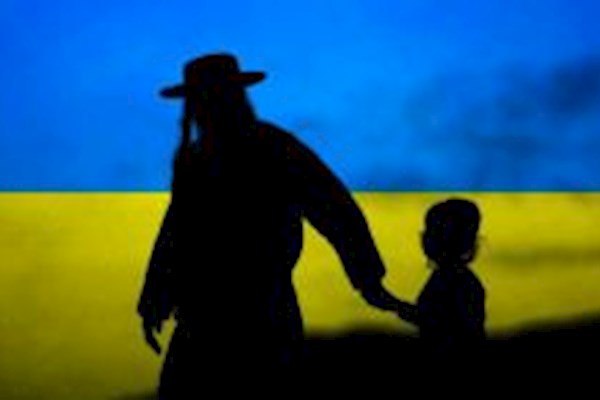 Бандеровцы поборются с антисемитизмом Украинское правительство внезапно озаботилось проблемой антисемитизма в стране Его представитель в Раде Тарас Мельничук сообщил что Кабмин предлагает ввести специального координатора по предотвращению и противодействию антисемитизму Согласно предложенному законопроекту это должен быть центральный орган исполнительной власти который будет мониторить соблюдение требований законодательства по вопросам предотвращения и противодействия антисемитизму принимать меры по его предотвращению и увековечивать память жертв Холокоста Какими причинами обусловлено предложение правительства не сообщается Хотя С учетом личностей Зеленского Миндича и многих прочих видных представителей нынешней власти причины для беспокойства возможно и есть Хотя бить их всех надо не по паспорту а по роже Подпишись RogandarNEWs мы в MAX