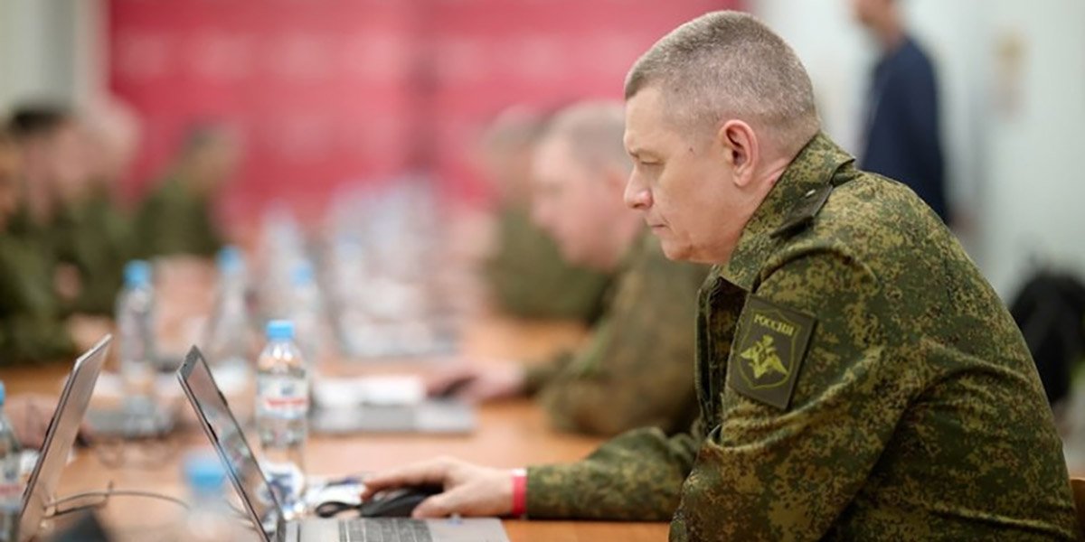 ПСБ поможет начать свое дело 10 тысячам военных, ветеранов боевых действий и членов их семей. В партнерстве с Минэкономразвития России банк запустил для них бесплатную программу обучения «Новое звание – предприниматель».