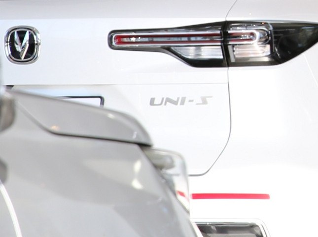 Автомобили Changan и Deepal будут выпускать в Калининграде В августе 2025 года китайский автопроизводитель Changan сертифицировал в России кроссовер UNI S собранный на заводе Автотор Также на конвейер калининградского предприятия могут встать модели Changan CS75 Plus Changan X5 Plus Deepal S07 и Deepal G318 Об этом сообщают Китайские автомобили со ссылкой на свои источники Подробнее на сайте autostat ru