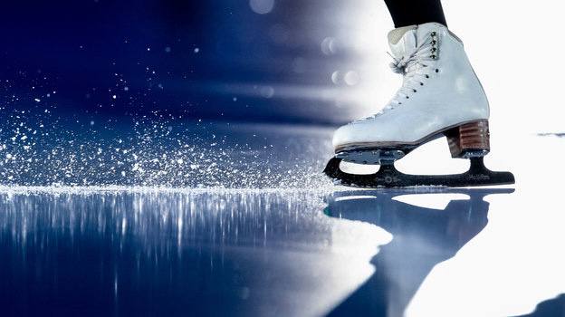 ISU готовит перезагрузку фигурного катания ISU задумался о серьезных переменах международный союз хочет укоротить программы в фигурном катании Цель сделать соревнования динамичнее и удержать внимание зрителя от первого прыжка до финального аккорда Насколько именно сократят программы пока не известно Параллельно ISU рассматривает идею обязать фигуристов готовить сразу две разные произвольные программы за сезон плюс одна короткая Что это значит меньше воды на льду больше темпа и риска и возможно совсем другой формат любимого вида спорта Обсуждения только начинаются и они точно будут жаркими Реклама Записаться на юридическую консультацию sportivnoepravo