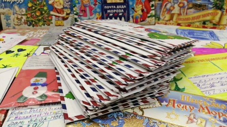 Из Брянской области 298 детей отправились в Великий Устюг   guberniya tv obshhestvo 322788 Организатором поездки является социальный проект Больше чем Новогодняя сказка Ребята увидят своими глазами резиденцию Деда Мороза ƃℾ подписаться прислать новость