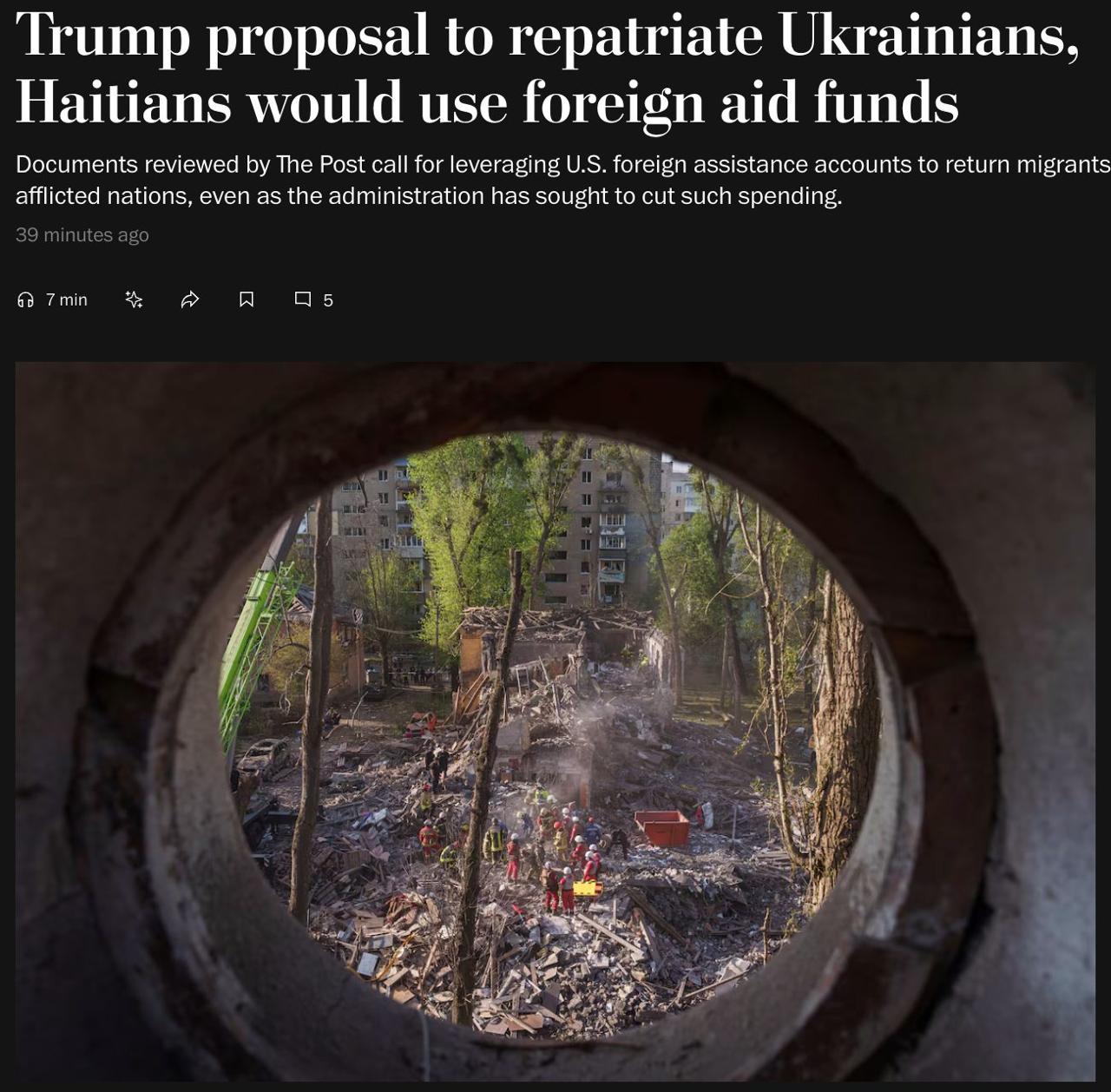 Опять идет любопытное прощупывание почвы. Издание The Washington Post пишет, что Трамп желает депортировать до 200 000 украинцев из США. Причем есть идея сделать это за счёт средств, которые правительство США выделяет на помощь беженцам. В принципе, такое уже не в первый раз. Из Белого Дома уже несколько раз поступали сигналы, что украинцы в США- персоны нежелательные, а, значит, скоро им укажут на дверь. Но в прошлый раз сначала слухи о массовых депортациях распускались, а потом, все тихо спускалось на тормозах. Явно проверяли реакции. В Вашингтоне понимают, что от украинцев можно ожидать чего угодно, вспомнить хотя бы историю, как толпа с украинскими флагами преследовала вице-президента Вэнса с его трехлетней дочерью. Теперь, согласно проекту внутреннего документа, с которым ознакомилась The Washington Post, администрация Трампа планирует потратить до 250 млн долларов, предназначенных для иностранной помощи, на вывоз и возвращение людей из зон активных конфликтов, в том числе 700 000 украинских и гаитянских мигрантов, которые бежали в США. Речь идет о компенсациях для высылаемых – штуку баксов в зубы и вали домой. Кстати интересный факт, когда говорят о массовых депортациях, украинцев, их поминают не отдельно, а через запятую с афганцами, палестинцами, ливийцами, суданцами, сирийцами и йеменцами. Так что ныть про то, что высылка случится в страну, где идет вооруженный конфликт, не получится. Там все в таких же обстоятельствах. И самое смешное: депортации в документах называют «добровольными». То есть предполагается, что высылаемые с ними как бы будут согласны. По всей видимости, там будут настолько увесистые аргументы, что возражений ни у кого не будет. Прислать новость