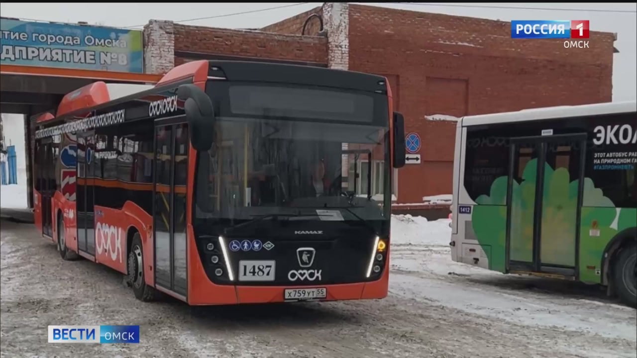 На конечных остановках автобусов создадут дорожный сервис.  Администрация Омска одобрила проект передачи земельных участков конечных остановок под проекты частных компаний. Сделано это будет для создания модулей для отдыха водителей общественного транспорта. На конечных остановках создадут места для питания, оборудованных коммуникациями.   На комитете по развитию транспортной инфраструктуры обсуждалась возможности этой передачи.  При этом подчеркивается, что капитальное строительство на территориях осуществляться не будет.    Было принято решение подготовить полный пакет документов от всех заинтересованных сторон и провести повторную рабочую встречу. Владимир Куприянов отметил, что первым объектом, где будут реализованы эти планы, станет разворотная площадка на улице Стрельникова. В будущем администрация планирует освоить территории на конечных остановках ДСК-2, а также на улицах Романенко и Гашека.  Подписаться Написать в редакцию