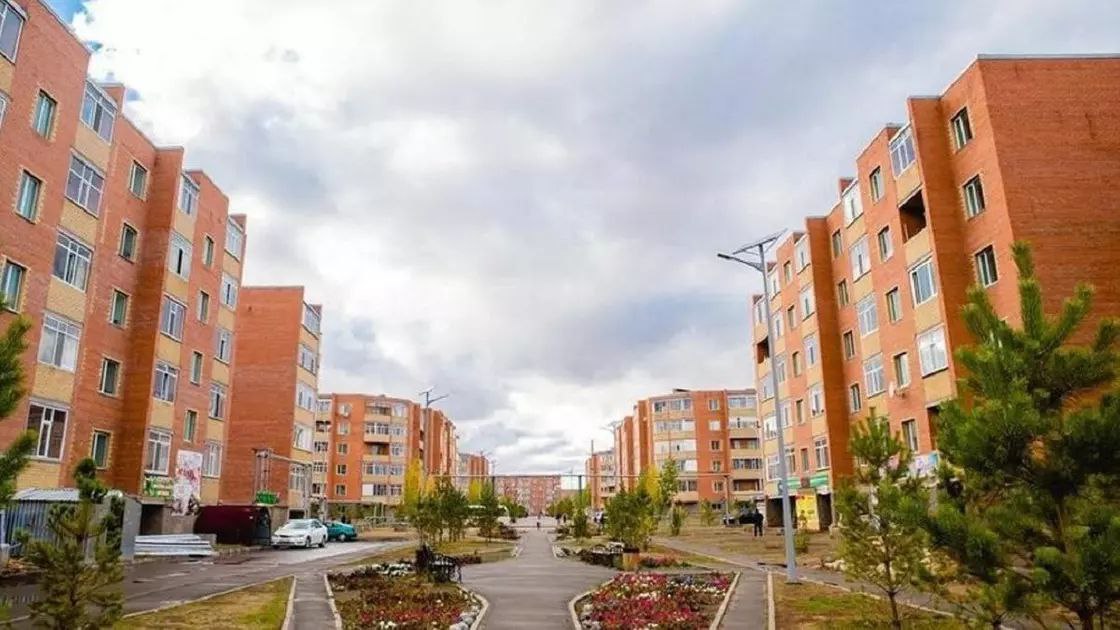 Более 1 млрд тенге из возвращенных активов выделено на строительство систем водоснабжения в Косшы и Макинске В Косшы на завершение строительства водопроводной системы выделено 476,7 млн тенге, сообщают в Правительстве РК. Реализация проекта позволит на 100% обеспечить население централизованным водоснабжением. На сегодня проложено порядка 50 км труб. В целом протяженность сетей составит 64,1 км. Объект планируется сдать до конца текущего года. Действующая инженерная сеть рассчитана на 30 тыс. жителей. В настоящее время в Косшы, по официальным данным, зарегистрировано более 50 тыс. человек. К 2038 году, согласно Генеральному плану города, число жителей может превысить 150 тыс. В Макинске ведется реконструкция водопроводных сетей. Проект предусматривает прокладку 72,7 км сетей. Фото: gov.kz