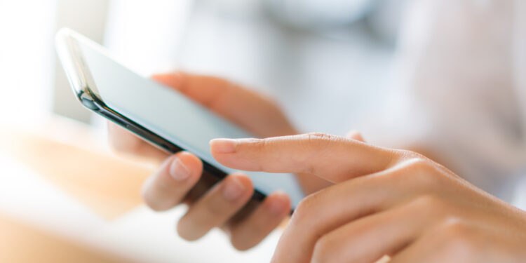 В Казахстане хотят обязать администраторов Telegram-каналов отвечать за контент.  Министр культуры и информации Аида Балаева предложила вывести анонимные Telegram-каналы в правовое поле и обязать их к регистрации, чтобы за публикуемую информацию отвечал конкретный человек, передаёт «Sona.kz».  «Вы же видите, какие вбросы идут, сколько провокационной информации распространяется через анонимные Telegram-каналы. Естественно, мы не должны просто сидеть и наблюдать, как их деятельность влияет даже на наши официальные средства массовой информации. Вы сами видели на примере случая в Шымкенте, когда эту информацию подхватили даже наши официальные интернет-издания, которые имеют большой опыт», — цитирует министра портал.  По словам Балаевой, министерство намерено предложить законопроект, согласно которому все Telegram-каналы в Казахстане должны пройти официальную регистрацию. За контент будет отвечать конкретный человек.  Аида Балаева также допустила возможность переговоров с Telegram и его владельцем Павлом Дуровым, уточняет издание «Время».   «Анонимность не должна быть щитом для провокаторов. Правила должны быть одни для всех как в реальной жизни, так и в цифровом пространстве... Настало время сесть за стол переговоров с администрацией Telegram», — сказала чиновница.