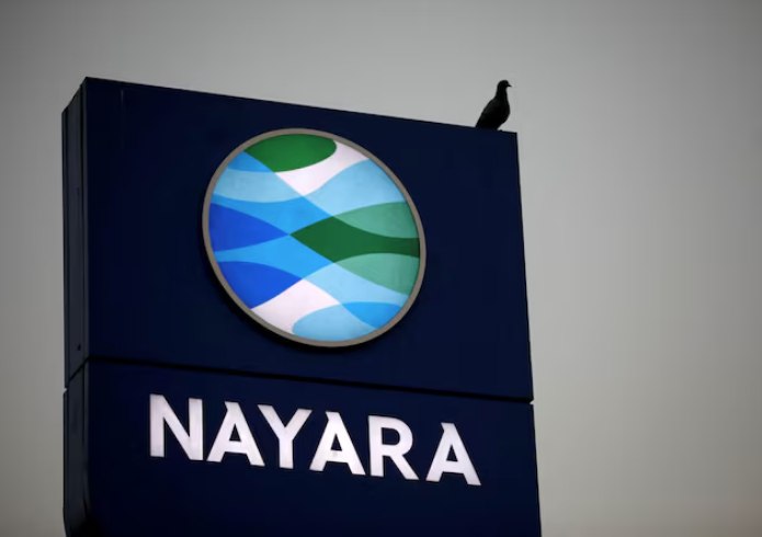 Индийская компания Nayara расширяет экспорт нефтепродуктов После введения ограничений компания Nayara сократила производство бензина и дизеля на своем заводе в Вадинаре примерно до двух третей от проектной мощности из за сложностей с доставкой продукции морем и поиском покупателей на фоне санкций Теперь предприятие активно ищет новые торговые площадки чтобы компенсировать убытки investing