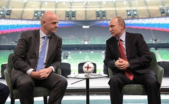 СМИ РОССИЯ МОЖЕТ ВЕРНУТЬСЯ В ТУРНИРЫ ПРОВОДИМЫЕ ПОД ЭГИДОЙ ФИФА В 2026 М ГОДУ Во вторник Совет ФИФА объявил о создании фестивального турнира для игроков до 15 лет который будет открыт для всех 211 членских ассоциаций организации Первый турнир для мальчиков состоится в 2026 году а соревнования для девочек будут проведены в 2027 году Руководящий орган ФИФА заявил что каждая членская ассоциация включая Россию будет приглашена к участию в данных турнирах пишет The Athletic