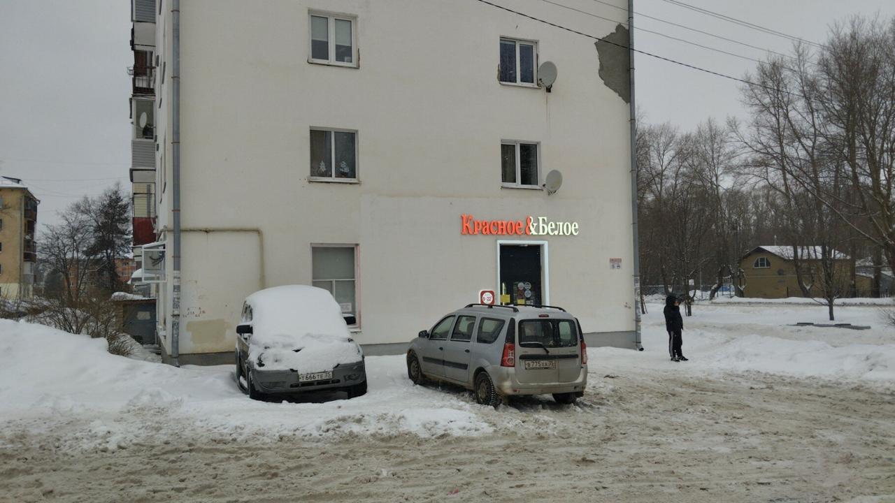 «Торговцы смертью нам в регионе не нужны».  Сеть магазинов «Красное и Белое» уйдет из Вологодской области.  Губернатор Вологодской области Георгий Филимонов заявил, что с 1 августа из региона уходит алкомаркет «Красное и Белое» из-за досрочного прекращения по заявлению владельца.  «Сразу отмечу: мы не нарушаем права предпринимателей, но и торговцы смертью нам в регионе не нужны. Это логичное следствие принятия закона области об ограничении продажи алкоголя», написал Филимонов.  Он добавил, что вологжанам, которые потеряют рабочие места  в связи с закрытием магазинов «Красное и Белое», помогут с поиском работы. С 25 июля компания уже прекратила розничную торговлю продажу алкоголя в связи с приостановкой действия лицензии. «Поводом послужили допущенные нарушения особых требований, установленных федеральным законом», отметил Филимонов.