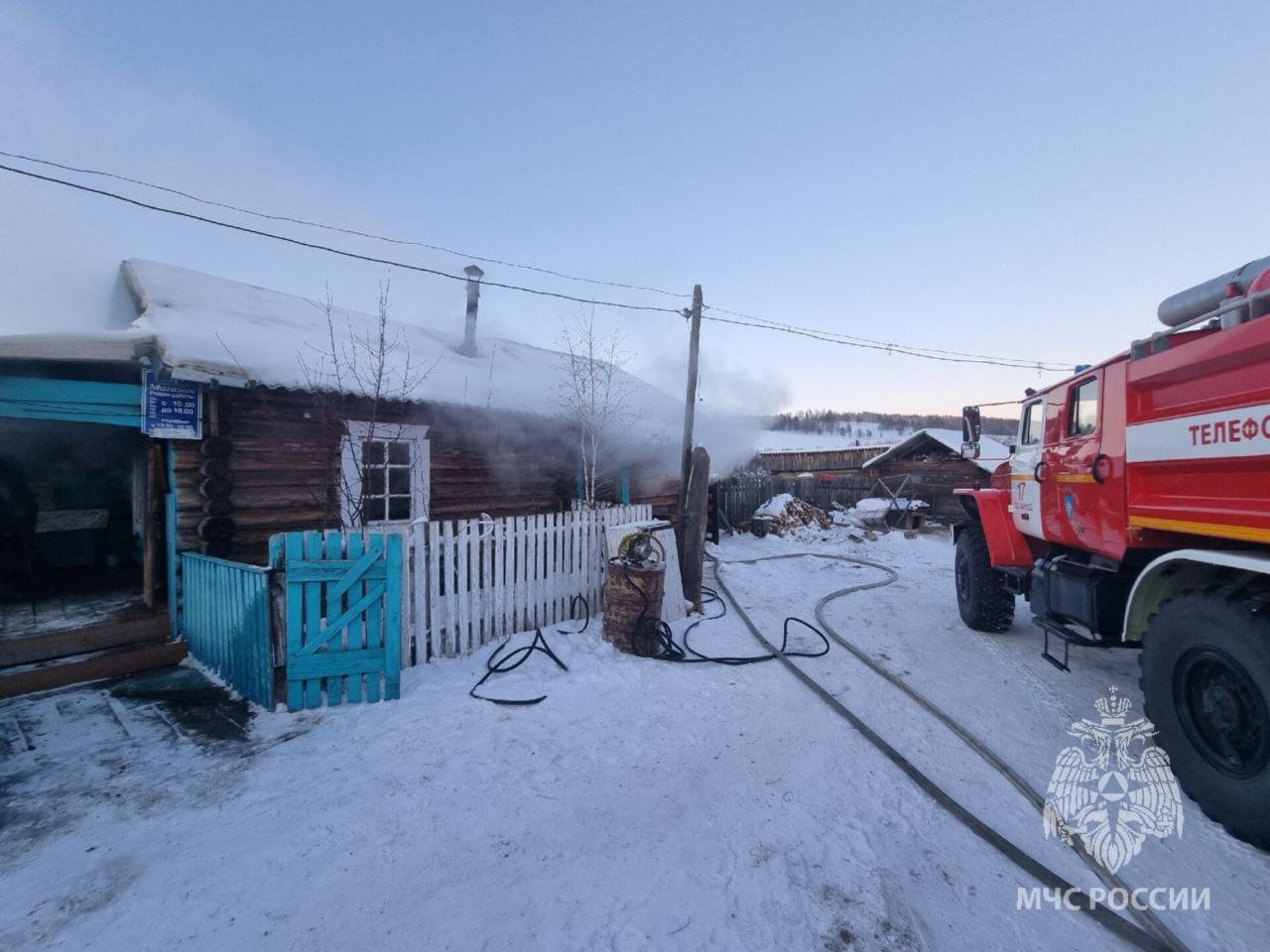 "Черная пятница" проходила вчера в магазине села Кунгара Газимуро-Заводского района. Только вместо покупателей товары с полок хотел смести огонь.   Пожар был ликвидирован огнеборцами пожарно-спасательной части №17 на площади 35 квадратных метров. Пострадала внутренняя обшивка здания, однако из-за высокой тепловой нагрузки товары в магазине стали непригодны к продаже.   Сотрудники государственного пожарного надзора установили предварительную причину возгорания - неисправность электрообогревателя.   МЧС России напоминает:   не пользуйся неисправными электроприборами;  следи за состоянием электропроводки;   не оставляй без присмотра работающую технику.   Ваша безопасность - ваша ответственность!