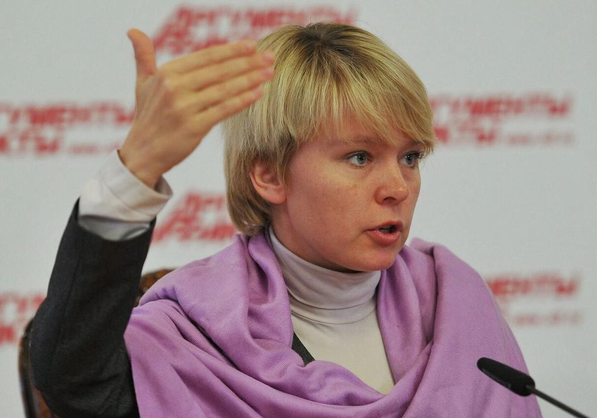 Члены семьи Евгении Чириковой выселили ее из квартиры через суд Иск подали отец мать и брат иноагента следует из официальных документов В 2018 году экоактивистка через договор дарения передала брату право собственности на свою долю в жилье Длительное время она не проживала в квартире и не общалась с родными infostreams