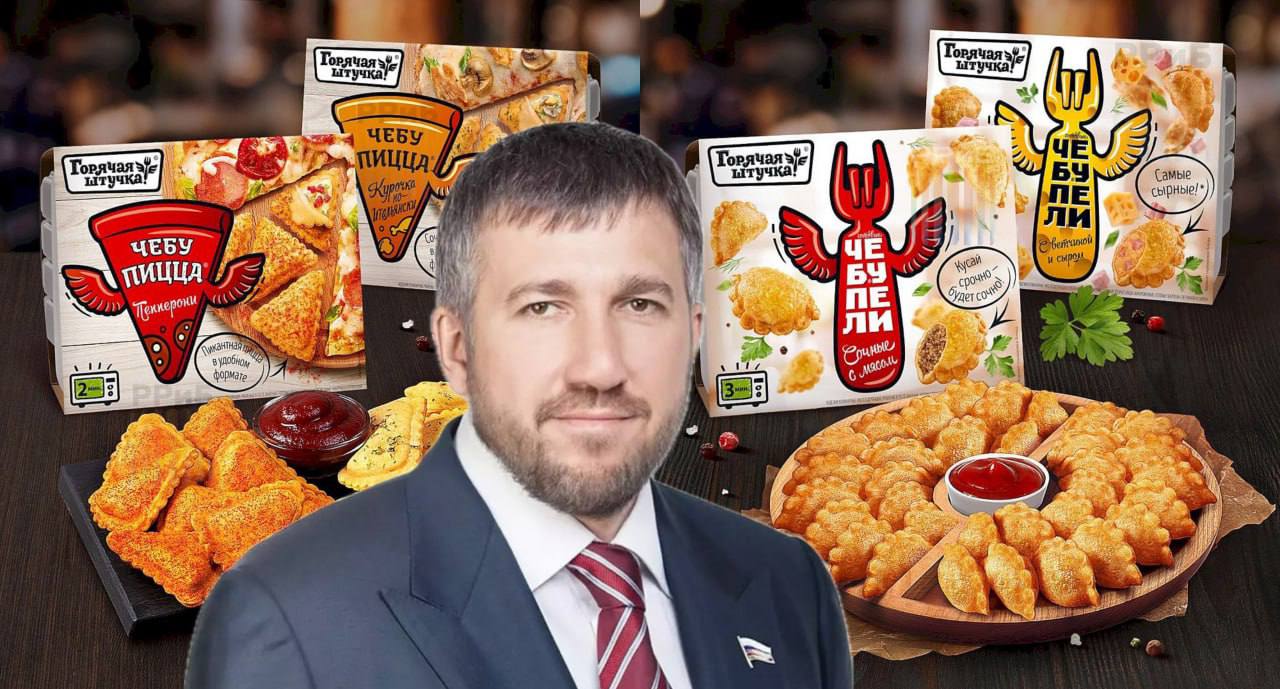 Шкуры, кишечную палочку, антибиотики для больных свиней и лекарство от ЗППП нашли продукции депутата Григория Аникеева — «Горячая штучка», «Стародворье», «Кремлёвская» и «Вязанка». Парламентарий сколотил на продуктах «для нищих» целое состояние и стал самым богатым депутатом Госдумы. Эксперты Роскачества противостоят попыткам политика кормить население суррогатами. В бульменях, чебупелях и колбасах то и дело находят опасные сальмонеллу, кости и окситетрациклин. Но бизнес Аникеева только развивается: годовая выручка «Аби» по итогам 2024-го достигла 85,1 млрд рублей, прибавив 8,7%. the Дело