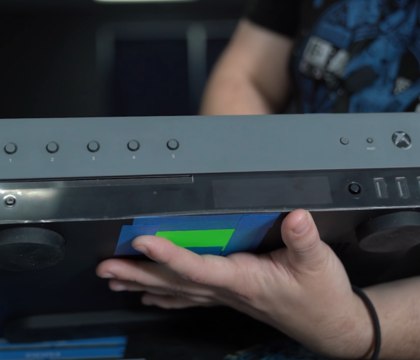 Девкиты Xbox сильно подорожали и теперь стоят 2000 долларов The Verge Microsoft корректирует цены не только на игровые консоли Xbox Series X S и подписку Game Pass но также на комплекты Xbox Development Kit специальные версии приставок для разработчиков игр The Verge сообщает что теперь один девкит стоит 2000 долларов