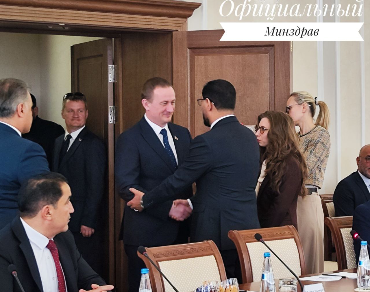 Ливийская делегация в Доме Правительства   Премьер проводит встречу с Председателем Правительства национальной стабильности доктором Осамой Хамадом.    Важно: Беларусь готова развивать сотрудничество с Ливией. Об этом Президент Беларуси Александр Лукашенко заявил на встрече с фельдмаршалом и верховным главнокомандующим Ливийской национальной армией Халифой Белкасимом Хафтаром.   В 2025 г. взаимоотношения представителей системы здравоохранения Республики Беларусь с коллегами из Ливии активизировались. Состоялись несколько визитов белорусской делегации в Ливию, в состав делегации вошел министр здравоохранения Александр Ходжаев.   продолжение