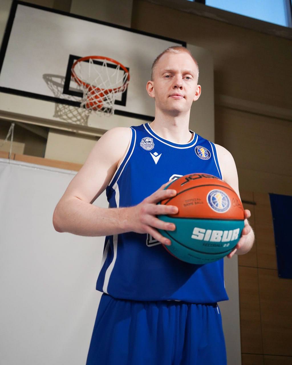 Возвращенный в Россию баскетболист Даниил Касаткин попал в заявку Енисея на матч с ЦСКА Об этом сообщается в Telegram канале клуба Подписывайтесь на РИА Новости Спорт в MAX