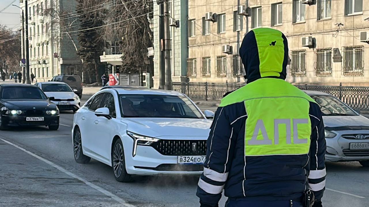 ‍ Сотрудники Госавтоинспекции предотвратили поездку пьяного водителя автобуса с детьми.   ‍ 24 февраля в 5 часов 50 минут для проверки путевой документации экипаж ДПС остановил водителя автобуса «Сетра». Мужчина намеревался осуществить организованную перевозку группы детей в г. Екатеринбург.    Госавтоинспекторы установили, что водитель автобуса, мужчины 1986 года рождения, имеет признаки алкогольного опьянения. В присутствии двух понятых он был отстранен от управления транспортным средством.   Проведенное освидетельствование подтвердило, что водитель находился в состоянии алкогольного опьянения,    В отношении нарушителя составлен административный материал по ч. 1  ст. 12.8 КоАП РФ  управление транспортным средством водителем, находящимся в состоянии алкогольного опьянения .   Санкция статьи подразумевает наложение административного штрафа в размере 45000 рублей, а также лишения права управления транспортными средствами на срок от полутора до двух лет.   В настоящий момент сотрудники Госавтоинспекции продолжают выяснять все обстоятельства произошедшего.