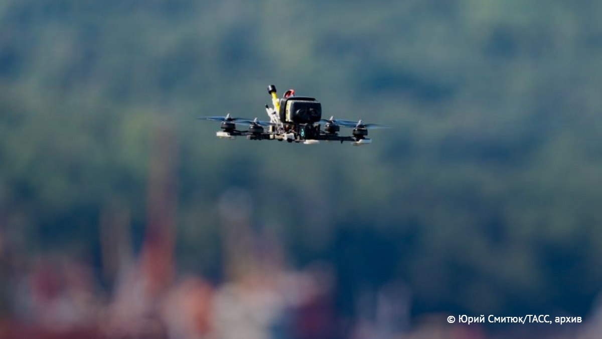 Импортозамещение с винтом Россия доводит до финиша первый двигатель 45 кВт для тяжёлых БПЛА Исполнительный директор КБ Спектр Андрей Братеньков сообщил что работа над первым отечественным мотором такой мощности завершается Для тяжёлых беспилотников это закрывает критичную нишу больше полезной нагрузки выше потолок меньше зависимость от чужих запчастей и ценников Если запустят серию минус ещё одна игла западных поставок плюс собственная беспилотная линейка без оглядки на санкции