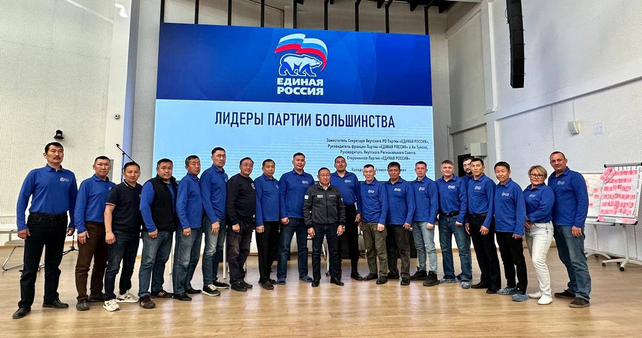 В Якутии стартует пятый модуль образовательной программы Якутия земля героев Он посвящен развитию компетенций в области управления в государственном секторе Позади у курсантов четыре больших модуля стажировка в органах государственной власти и местного самоуправления встречи с жителями республики работа с экспертным сообществом и участие в мероприятиях различного характера Сегодня особенно важно чтобы интеграция социализация и выявление компетентных управленцев проводились на системной основе и потому образовательная программа Якутия земля героев инициированная Главой Якутии Айсеном Сергеевичем Николаевым очень востребована среди участников специальнойвоенной операции Отмечу что мы с коллегами испытываем гордость за нашего коллегу участника данной образовательной программы Михаила Михайловича Копырина который работает в Линейно производственном управлениимагистральных газопроводов АО Сахатранснефтегаз Он кавалер Ордена Мужества медалей За отвагу и За храбрость II степени ВместеТолькоВперёд ЯкутияЗемляГероев t me kolodeznikov alexey