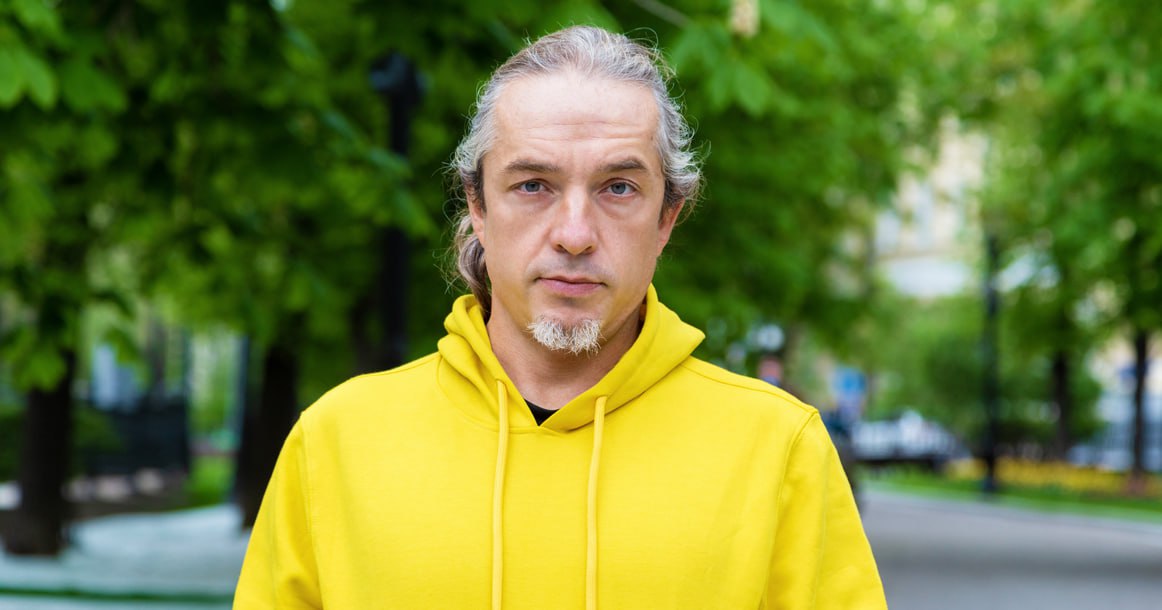 Просто работал на даче пропавший демограф Ракша вышел на связь Независимый демограф Алексей Ракша объяснил своё исчезновение тем что уехал на дачу и практически полностью отключился от связи Об этом он сообщил изданию Агентство уточнив что работа требовала тишины а уведомления и сообщения только мешали Поиски Ракши продолжались с начала февраля 21 февраля тревогу публично подняла Екатерина Шульман сообщив что демограф долгое время не выходит на связь Кажется у всех коллективная травма Стоит человеку выпасть из общественной жизни ради чего то еще так все сразу гадают задержали или умер К счастью не всегда все плохо Просто всем иногда нужно побыть вне зоны доступа