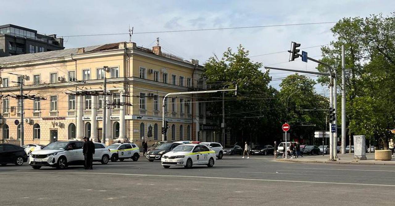 С 23 по 31 августа в Кишинёве временно ограничат доступ в ряд общественных мест и движение транспорта на некоторых улицах Ограничения введены в связи с официальным визитом высокопоставленных гостей из Нидерландов Бельгии Люксембурга Франции Германии Польши и Румынии Кишинев Live Подписаться