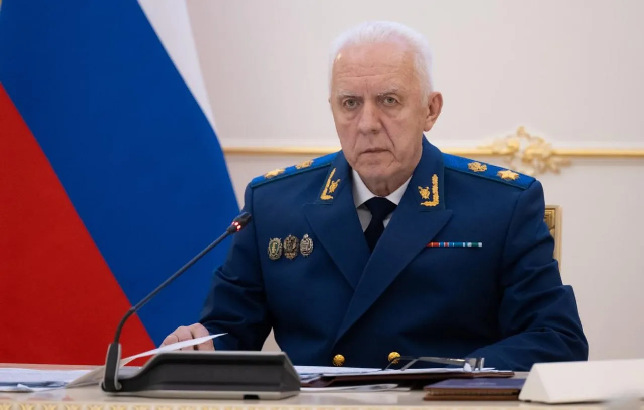 Генпрокурор Александр Гуцан в докладе в Совете Федерации сообщил о возврате в казну активов на 2 5 трлн по итогам 2025 года Через суды изъяты 32 стратегических предприятия нефтегазовой портовой и транспортной отрасли Прежние иностранные владельцы обвинены в ущемлении интересов России уклонении от налогов выводе дивидендов и финансировании ВСУ Возврат активов через суд назван ключевым приоритетом ведомства Топ Бизнес Подписаться в MAX