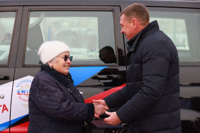 В Челябинске серебряному волонтеру СВО подарили внедорожник   www up74 ru articles news 167842 На счету 86 летней Байрамбики Хамитовой более 18 командировок в зону спецоперации Это одна из самых возрастных волонтеров страны Минувшей осенью ее машина попала в аварию так что теперь бабушке подарили новый внедорожник Патриот Уже 18 декабря она планирует поехать на нем с гуманитарной помощью в зону СВО