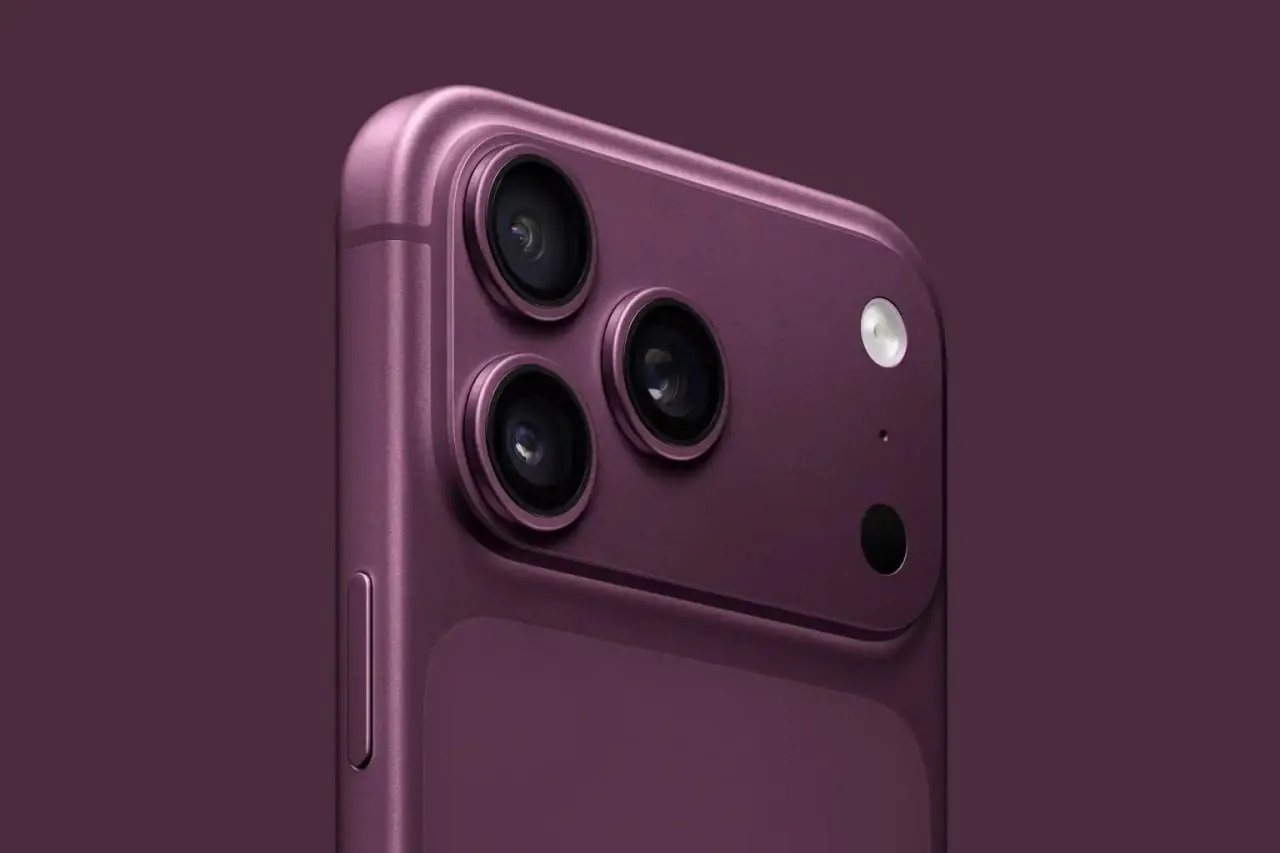 Apple может урезать iPhone 18 ради низкой цены Apple ищет способ удержать цену следующего iPhone на уровне прошлых моделей И ради этого компания готова пойти на компромиссы По слухам на которые ссылается PhoneArena базовый iPhone 18 может получить заметные упрощения Например речь идет о более слабой версии чипа с урезанной графикой как это уже было в предыдущих моделях Да и в целом пишут что компания может еще сильнее сблизить обычный iPhone с более дешевой версией чтобы сократить расходы на производство Это логично учитывая как дорожают комплектующие по всему рынку TMT Channel Подписаться