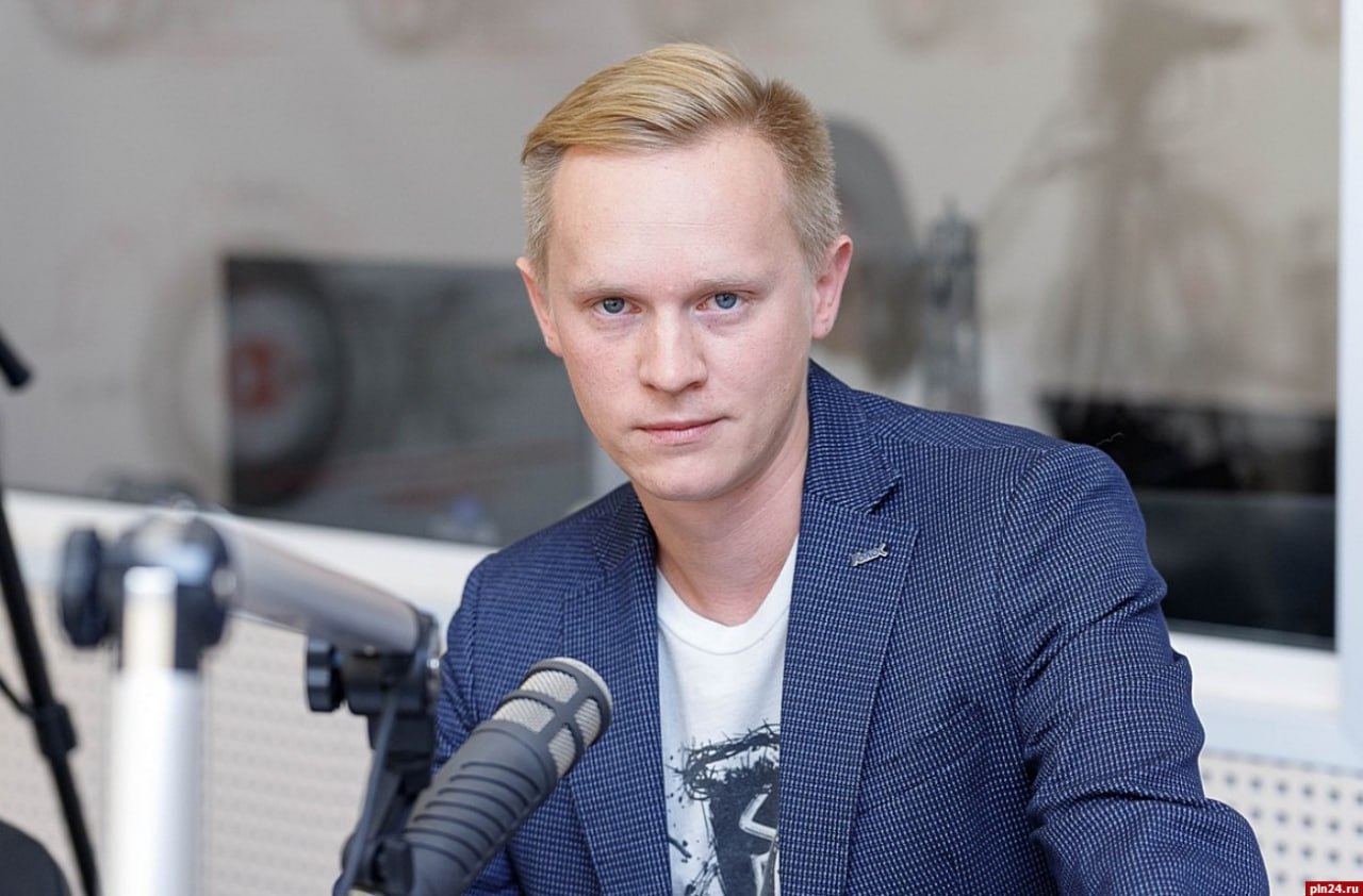 Ряд медиа сообщают что в Армении задержан бывший координатор движения Голос в Псковской области Владимир Жилинский Жилинский находится в СИЗО города Ноемберян суд должен избрать ему меру пресечения В России против него заведено уголовное дело по статье об оправдании терроризма кроме того имеется несколько административных решений о неисполнении обязанностей иноагента О причине задержания Жилинского не сообщается Последние несколько лет он проживает в Грузии Незарегистрированная организация выполняющая функции иностранного агента Включен в реестр иностранных агентов