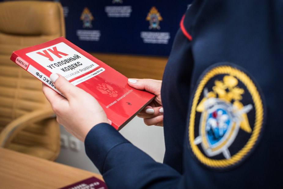 Во Владикавказе местный житель подозревается в организации деятельности запрещенной религиозной организации   Северо-Западным межрайонным следственным отделом по городу Владикавказу СУ СК России по РСО-Алания возбуждено уголовное дело в отношении местного жителя. Он подозревается в совершении преступления, предусмотренного ч. 1 ст. 282.2 УК РФ  организация деятельности религиозного объединения, в отношении которого судом принято вступившее в законную силу решение о ликвидации или запрете деятельности в связи с осуществлением экстремистской деятельности .   По данным следствия, в период с июня 2022 года по январь 2024 года подозреваемый,  осведомленный о ликвидации в соответствии с вступившим в законную силу решением Верховного Суда РФ религиозной организации «Управленческий центр Свидетелей Иеговы в России» и входящих в ее структуру местных религиозных организаций, в том числе «Местная религиозная организация Свидетелей Иеговы в г. Владикавказе» в связи с осуществлением экстремистской деятельности и запретом деятельности подобных объединений, организовывал проведение собраний с использованием сети "Интернет", в ходе которых пропагандировал идеи запрещенной религиозной организации.   Преступление выявлено и пресечено благодаря грамотно спланированной совместной работе следователей регионального следственного управления и сотрудников ПУ ФСБ России по РСО-Алания.    По уголовному делу проводятся следственные действия, направленные на установление всех обстоятельств совершенного преступления, сбор и закрепление доказательственной базы.     -Алания.