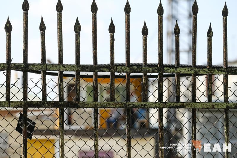 Приговоренная к казни в Китае россиянка проведет остаток срока на родине Хабаровчанка Марина Лопатина осужденная в КНР за контрабанду двух килограммов героина будет отбывать наказание в России В 2011 году китайский суд приговорил ее к высшей мере наказания которую позже смягчили до пожизненного срока а затем до 25 лет лишения свободы Российский суд признал решение зарубежных коллег и адаптировал его под отечественное законодательство назначив женщине 12 лет колонии общего режима С учетом времени уже проведенного в китайской тюрьме Лопатиной осталось отбыть около 6 5 лет ЕАН в MAX ЕАН в VK