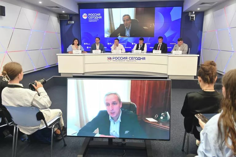 Абитуриенты штурмуют вузы ректоры подвели итоги приемной кампании Рост популярности российских вузов у абитуриентов повышение качества приема и высокая востребованность суперсервиса Поступление в вуз онлайн такими стали главные тренды приемной кампании 2025 года по мнению ректоров российских вузов участников видеомоста который прошел в среду в Международном мультимедийном пресс центре Россия сегодня Подробнее об итогах приемной кампании 2 0 2 5 читайте на kantiana ru прием2025 bfunews