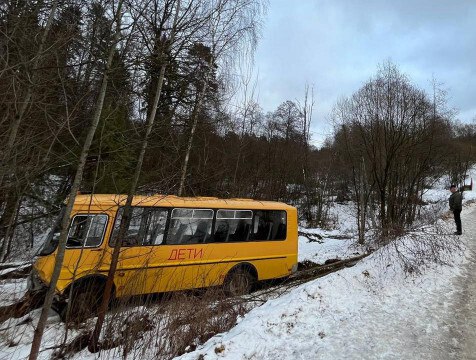 ДТП со школьным автобусом могло произойти по вине водителя "Лады"  Столкновение автомобиля Lada Largus со школьным автобусом в Жуковском районе могло произойти по вине водителя легковушки. ДТП случилось 15 января на дороге А-130 "Папино – Орехово – Корсаково – Тарутино – А-108" у деревни Орехово.