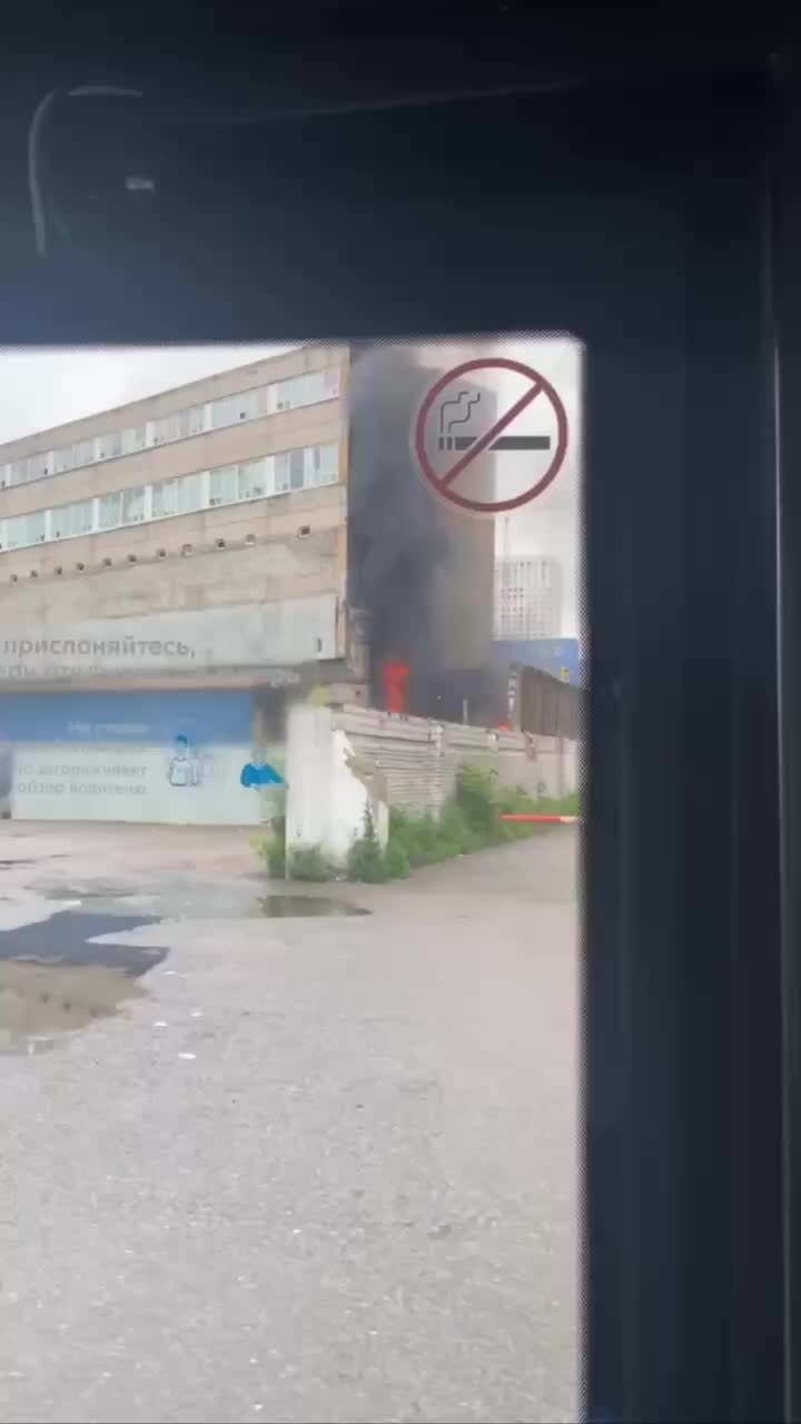 Взрыв автомобиля в Москве на улице Плеханова: экстренные службы на месте