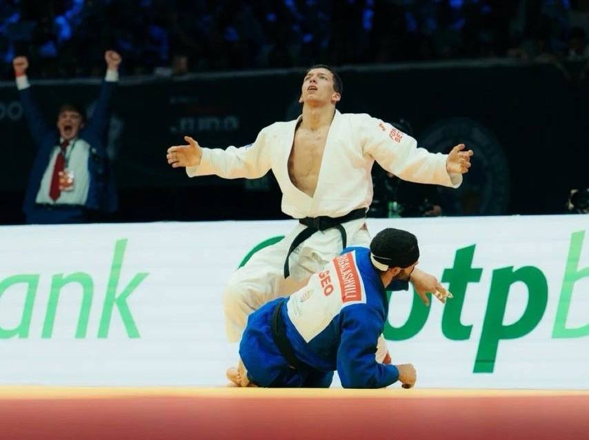 Тимур Арбузов признан спортсменом года по версии IJF Российский дзюдоист стал лауреатом премии Международной федерации дзюдо Церемония прошла в Париже 21 летний спортсмен опередил в голосовании других номинантов включая россиянина Инала Тасоева и представителей Франции и Японии Подписывайтесь на РИА Новости Спорт в MAX