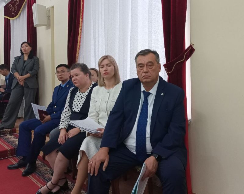 Евгений Коркин стал зампредом правительства Бурятии Сегодня на сессии Хурала депутаты поддержали предложение главы Бурятии Алексея Цыденова назначить министра строительства и модернизации жилищно коммунального комплекса Евгения Коркина на должность заместителя председателя правительства За его кандидатуру проголосовали 52 парламентария против высказался лишь один депутат а еще один воздержался Бурятия Подробности в Номер один Сообщить нам свою новость можно по кнопке Письмо в редакцию