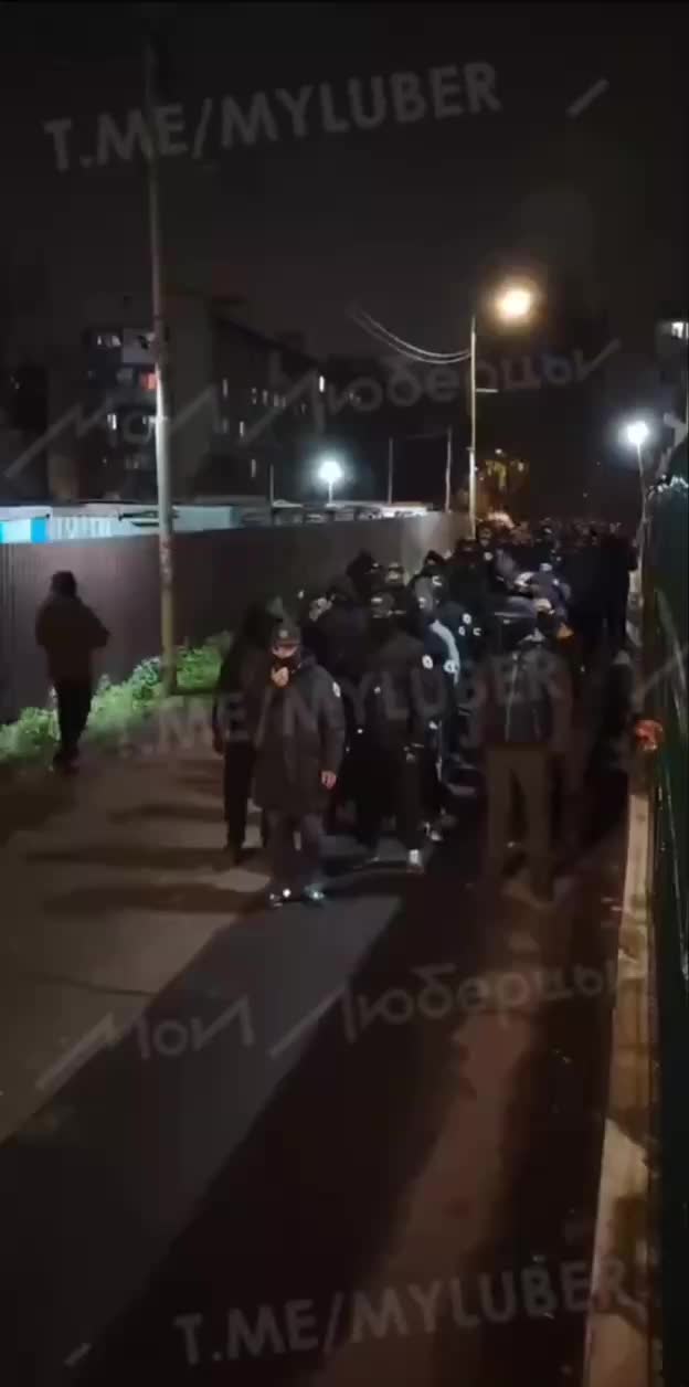 Неизвестные в масках патрулируют улицы Люберец