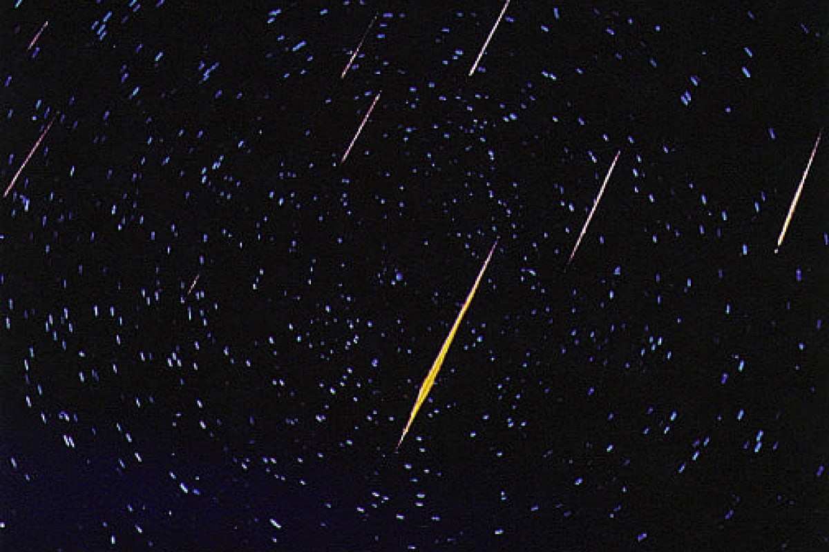 В ноябре россияне смогут наблюдать метеорный поток Леониды который достигнет максимальной интенсивности в ночь с 17 на 18 ноября Астрономическое явление связано с кометой 55Р Темпеля Туттля Кометная пыль попадая в атмосферу Земли сгорает образуя яркие вспышки метеоры Больше новостей в Daily News