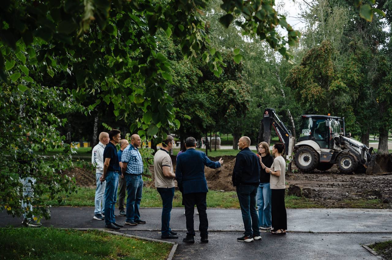 В курском парке им.  Дзержинского в начале сентября  появится спортплощадка.   Её строительство ведётся за счёт движения «Здоровое Отечество», на оборудование организация выделила более 10,5 млн. рублей. Около 3 млн будет направлено из внебюджетных источников.   Здесь будут созданы условия для игры в уличный и мини-футбол, зоны для сдачи норм ГТО и воркаута.
