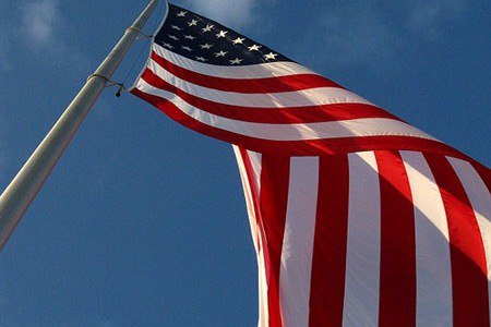 В США появился новый визовый сбор с туристов за добросовестность В США с 1 октября 2025 года вступили в силу поправки которые увеличили стоимость неиммиграционной визы Теперь при оформлении визы необходимо уплатить новый обязательный сбор за визовую добросовестность Visa Integrity Fee Об этом сообщает РБК Мера является частью закона о налогах и расходах Большого прекрасного билля Big Beautiful Bill который президент США Дональд Трамп подписал в июле 2025 года В текущем финансовом году который продлится с октября 2025 го по октябрь 2026 го размер сбора составит не менее 250 При этом в законе указано что Министерство внутренней безопасности США может увеличить эту сумму по своему усмотрению aviaru net n288322