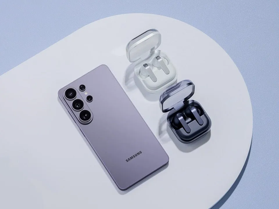 Samsung объявил о прекращении продаж бытовой техники в Китае В этом списке в том числе телевизоры стиральные машины холодильники При этом южнокорейская компания продолжит реализовывать в КНР смартфоны и компьютерные чипы а её завод в Сучжоу станет по прежнему выпускать бытовую технику Решение о прекращении продаж некоторых видов товаров принято на фоне усиления конкуренции на местном рынке и быстрого изменения деловой среды пояснили в Samsung Electronics пишет The Wall Street Journal Подписаться на Говорит Москва Telegram VK МАКС