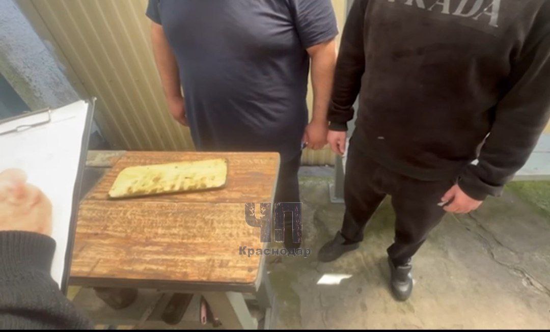 Троих туапсинцев местных арестовали за публикации в соцсетях!   Мужчины 24, 25 и 36 лет разместили на своих страницах аудиозаписи с лозунгами экстремистской организации. Полиция быстро выявила и заблокировала запрещенный контент.   Суд признал жителей Туапсе виновными по ст. 20.3 КоАП РФ и назначил каждому 13 суток ареста.