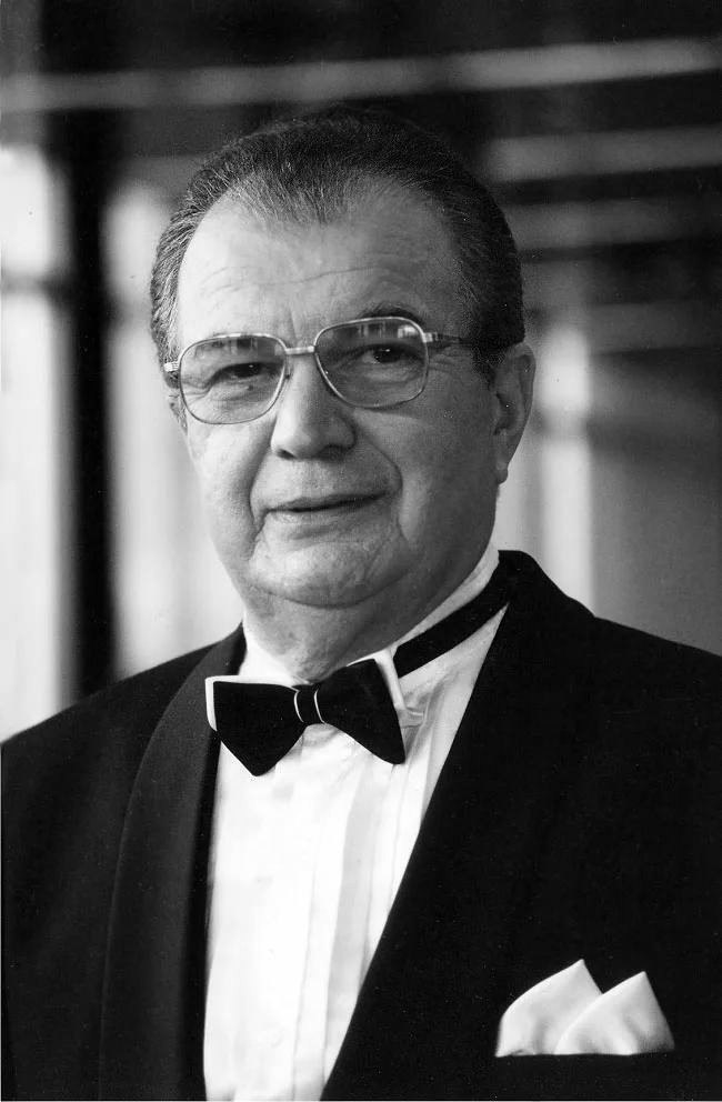 Советский иллюзионист народный артист РФ Эмиль Кио умер в возрасте 87 лет Об этом сообщил глава Большого Московского государственного цирка Эдгард Запашный IZ RU в Telegram в MAX