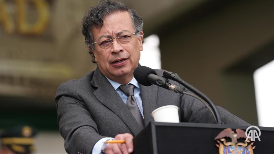 Президент Колумбии Густаво Петро назвал события в секторе Газа варварской демонстрацией силы адресованной не только палестинцам но и всему мировому сообществу Выступая на 3 м Социальном саммите народов Латинской Америки и Карибского бассейна который проходит в городе Санта Марта колумбийский лидер напрямую обвинил США и Израиль в эскалации насилия Произошедшее в Газе варварское тестирование силы для всего мирового сообщества Послание предназначено не только палестинскому народу но и всем народам планеты Два человека ощущают себя в полной изоляции господин Трамп и господин Нетаньяху подчеркнул Петро Подробнее на нашем сайте v aa com tr 3738858 24 7 в сутки с Агентством Анадолу