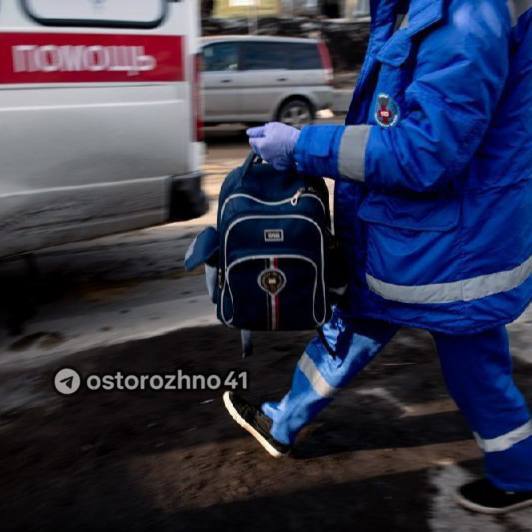 Осторожно суд взыскал 400 тысяч рублей с предприятия рыбак лишился пальцев на промысле В Соболевском районе 48 летний бригадир прибрежного лова получил тяжёлую травму руки при постановке невода Он лишился нескольких пальцев а эксперты зафиксировали утрату трудоспособности не менее чем на 30 Прокуратура обратилась в суд с иском о компенсации морального вреда Усть Большерецкий суд удовлетворил требования и обязал предприятие ООО Скит выплатить пострадавшему 400 тысяч рублей Решение пока не вступило в законную силу Жалко человека Где техника безопасности Мы в МАХ Предложка открыта   Обсудим в чате   Осторожно Камчатка